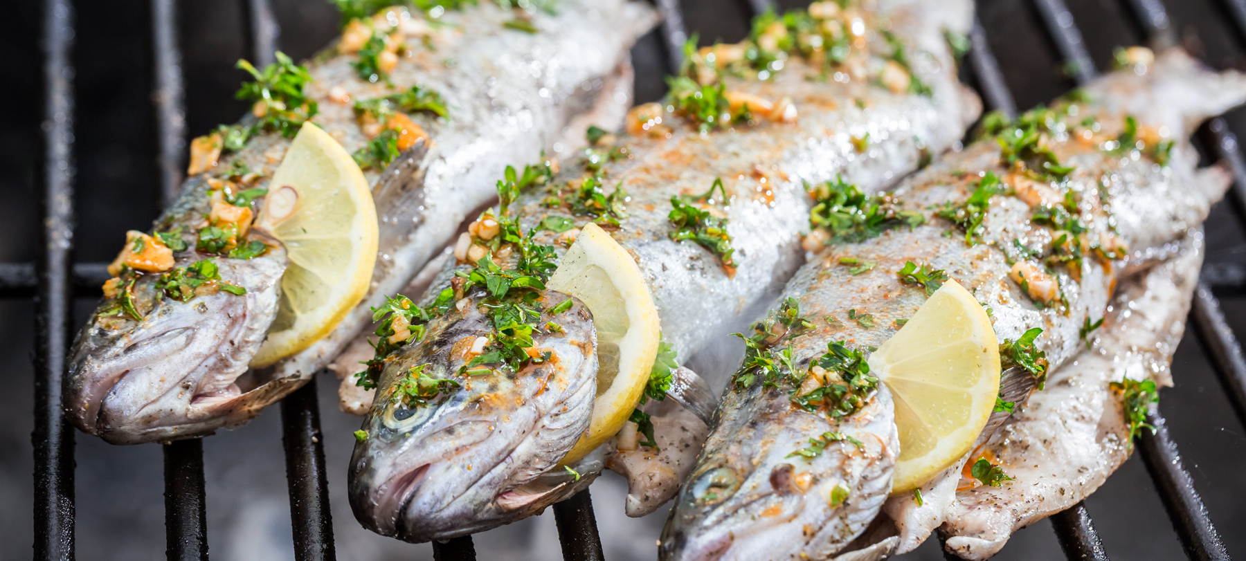 grilled-fish-with-lemon-and-spices-on-grill